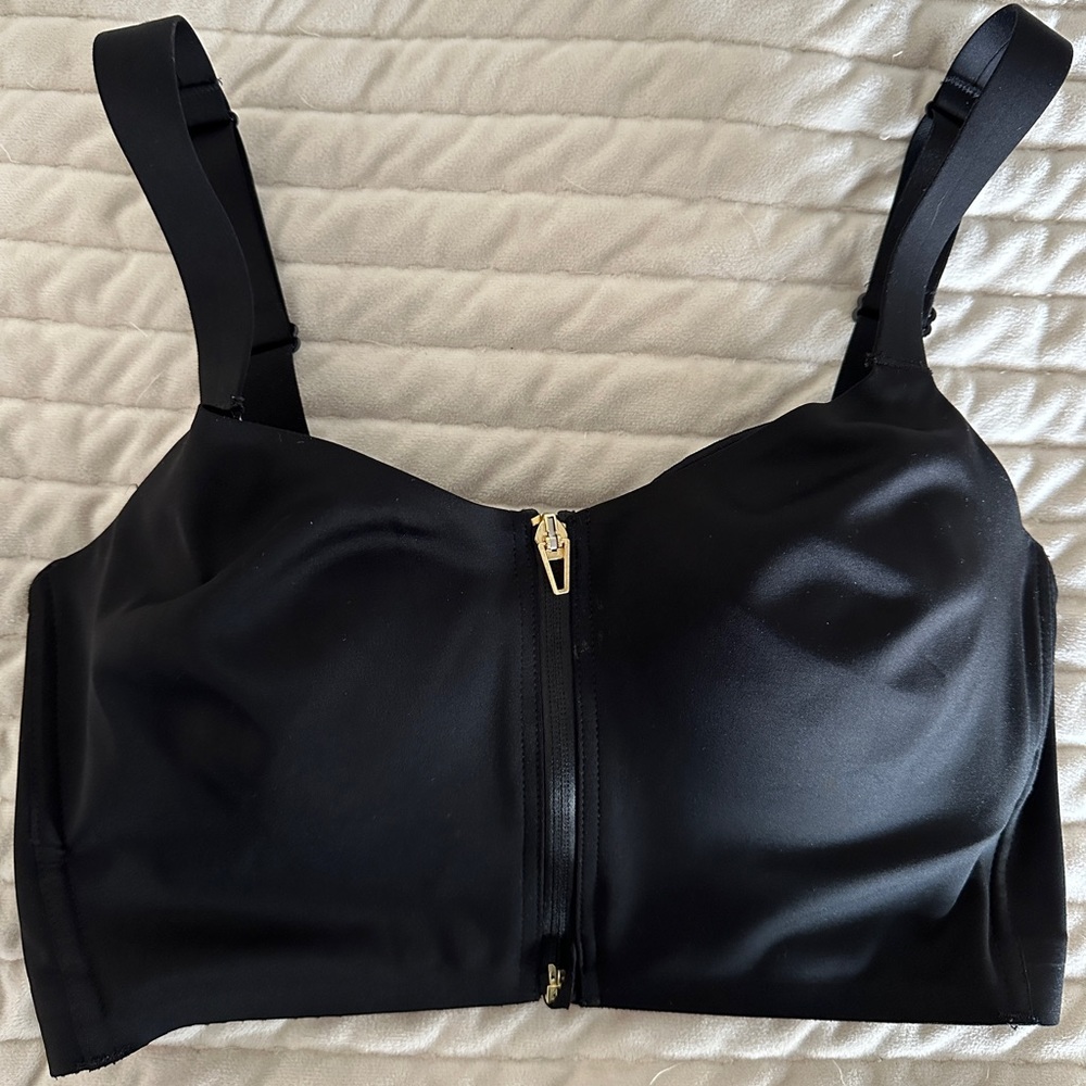 Like New Victoria’s Secret Knockout Front-Close Sport Bra 34D